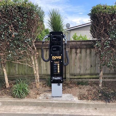 Pukekura Motor Lodge New Plymouth Esterno foto Nova EV charging station
