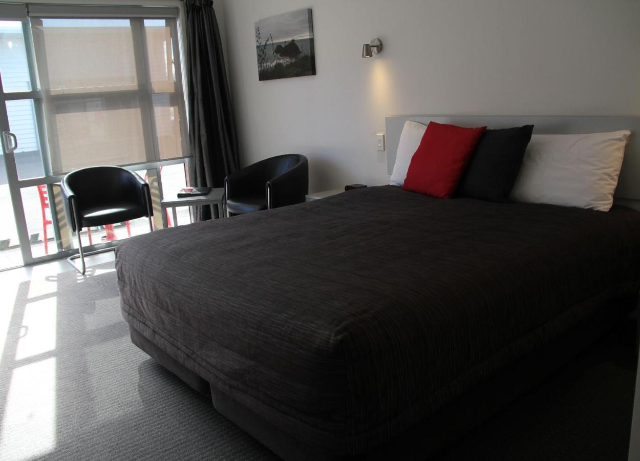 Pukekura Motor Lodge New Plymouth Esterno foto A room at the hotel