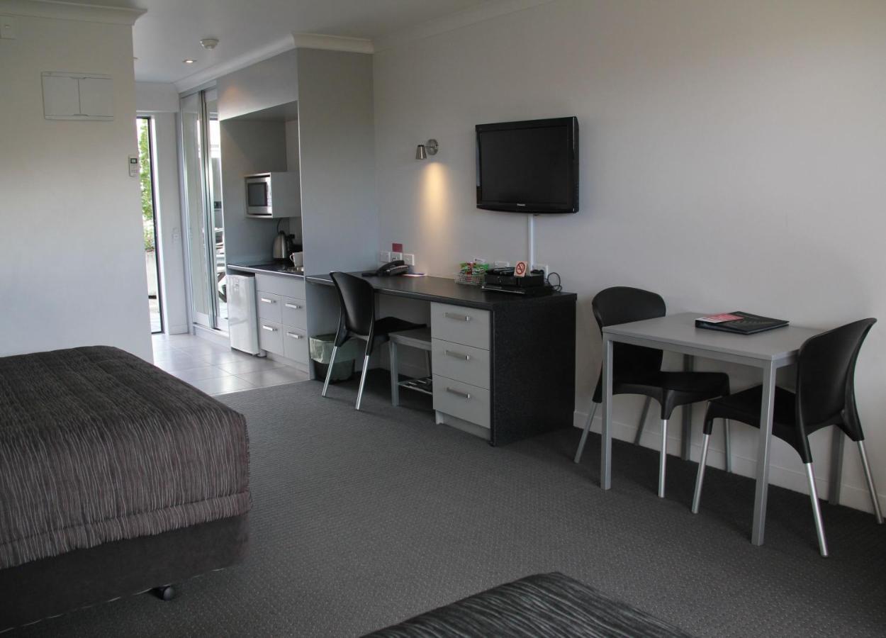 Pukekura Motor Lodge New Plymouth Esterno foto A typical studio apartment