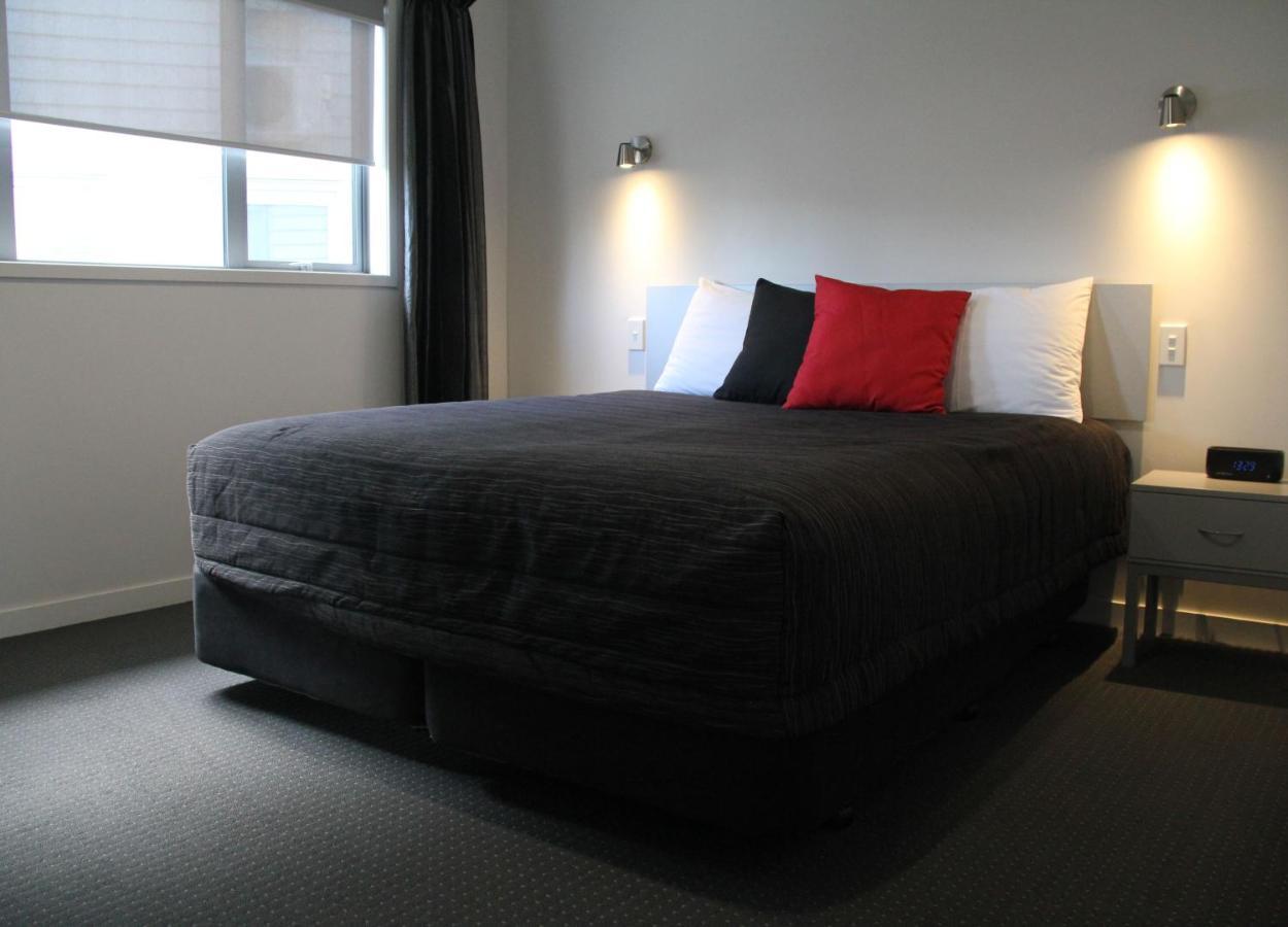 Pukekura Motor Lodge New Plymouth Esterno foto A typical motel room