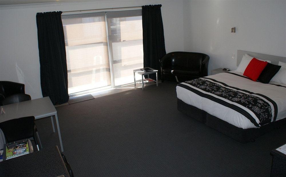 Pukekura Motor Lodge New Plymouth Esterno foto A room at the hotel