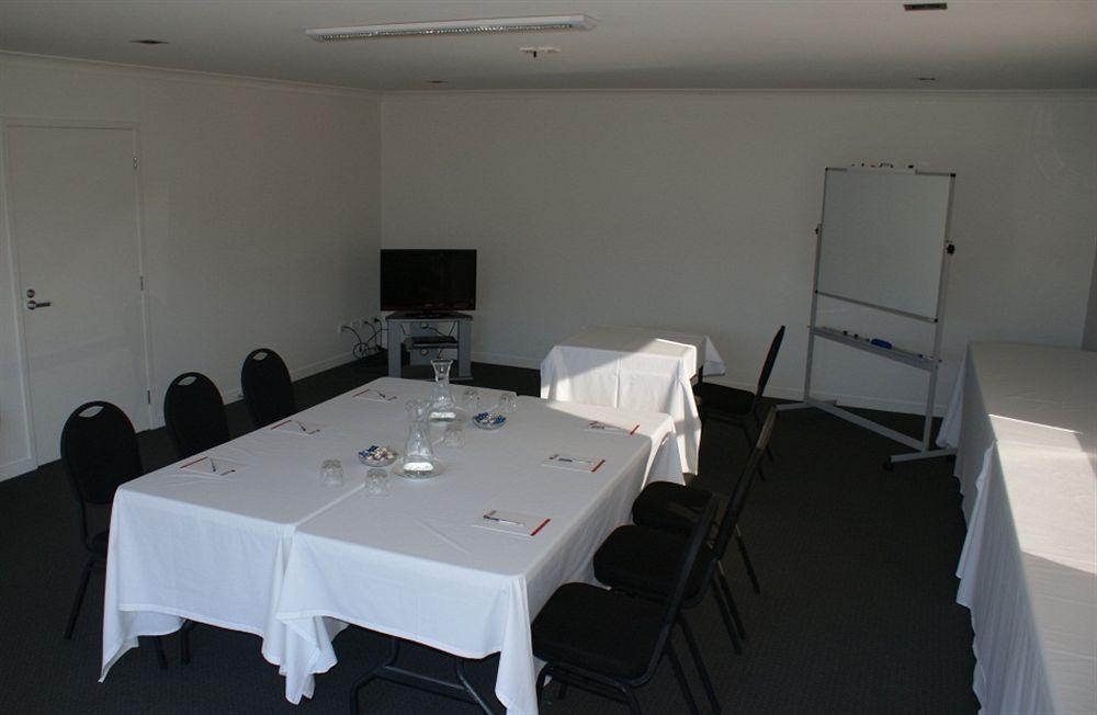 Pukekura Motor Lodge New Plymouth Esterno foto The boardroom at the National Institute of Dramatic Art