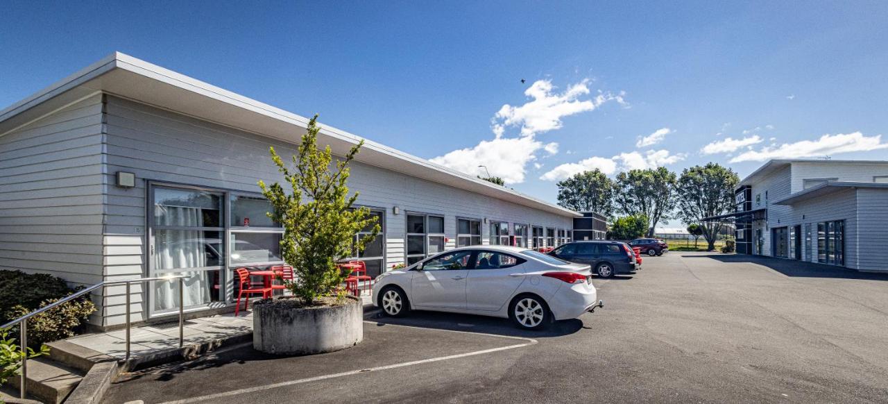 Pukekura Motor Lodge New Plymouth Esterno foto The motel at the airport