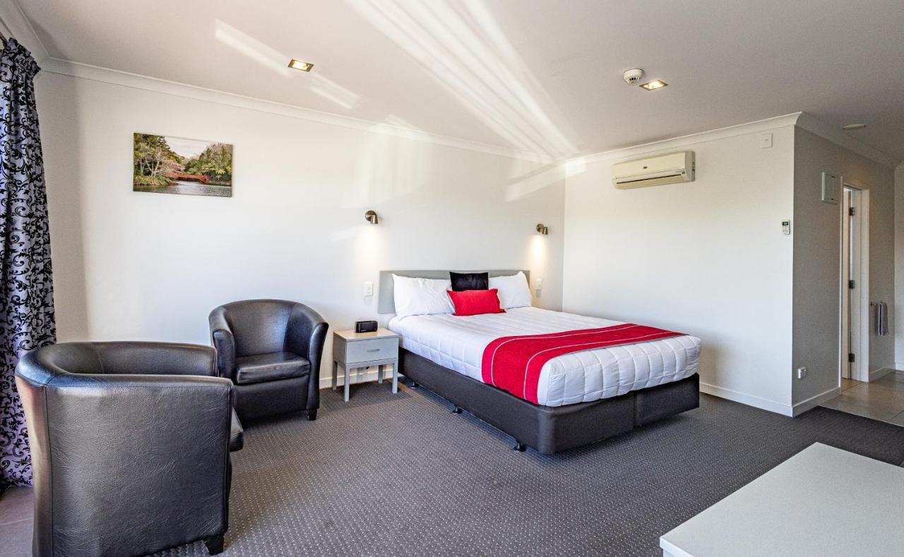Pukekura Motor Lodge New Plymouth Esterno foto A typical motel room