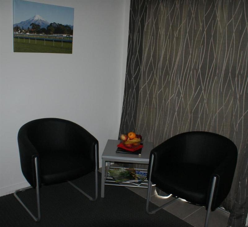 Pukekura Motor Lodge New Plymouth Esterno foto A waiting room at an airport