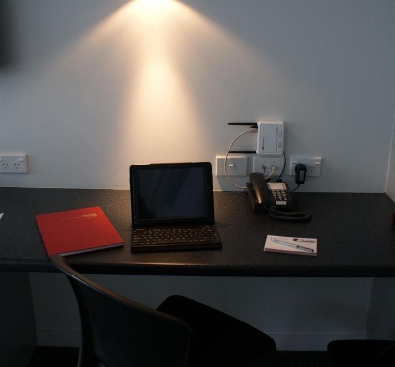 Pukekura Motor Lodge New Plymouth Esterno foto A typical hotel room with a phone, a laptop and a book